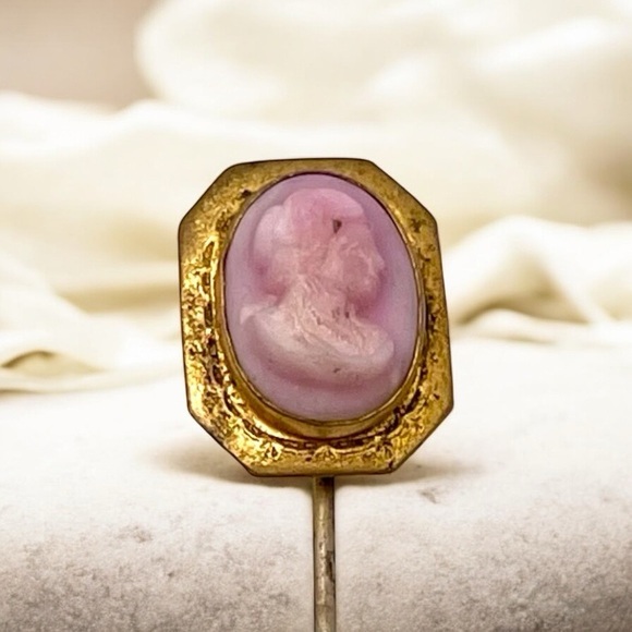 Vintage Jewelry - Awesome Vintage Pink Cameo Stick Pin Intricate Details